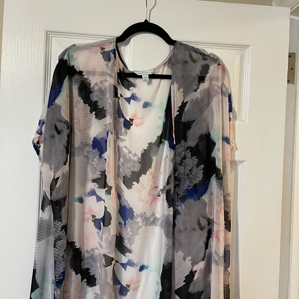Boutique - Long Sheer Material Overpiece Size 2X - Picture 3 of 7